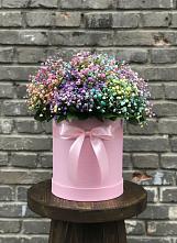 Цветочная композиция из Гипсофила и Розы в шляпной коробке в Зетеречный