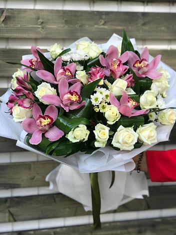 Букет цветов из: Розы и Хризантемы в Зетеречный
