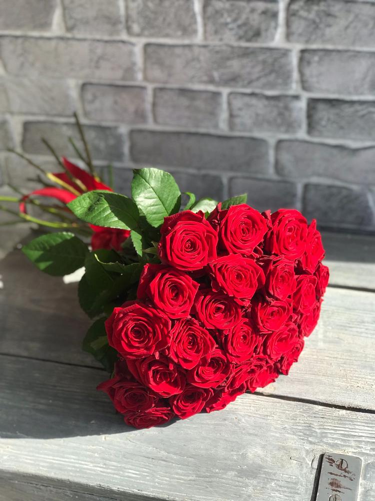 Букет Красные розы Фридом в Зетеречный