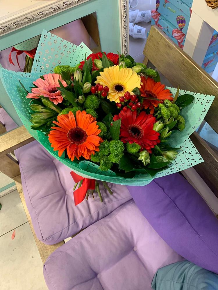 Букет цветов из: Герберы, Хризантемы и Альстромерии в Зетеречный