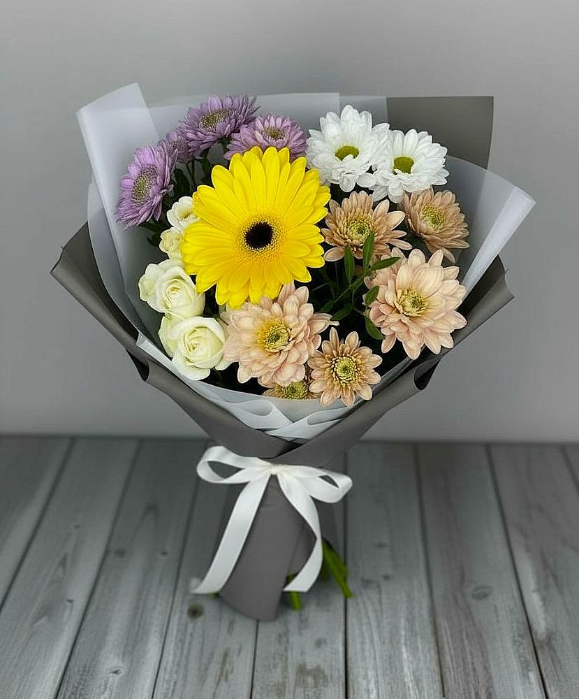 Букет цветов из: Розы, Герберы и Хризантемы в Зетеречный