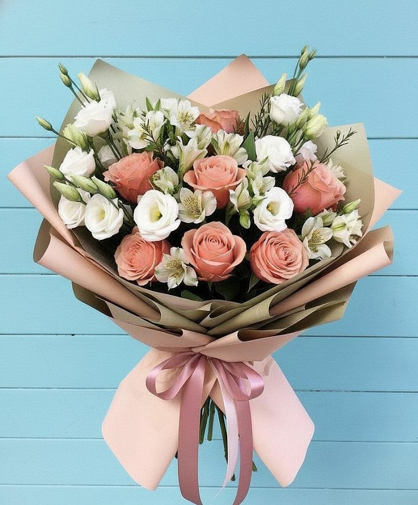 Букет цветов из: Розы, Альстромерии и Лизиантусы в Зетеречный