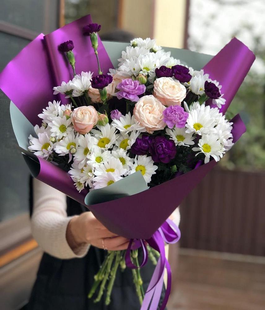 Букет цветов из: Хризантемы, Гвоздики и Розы в Зетеречный