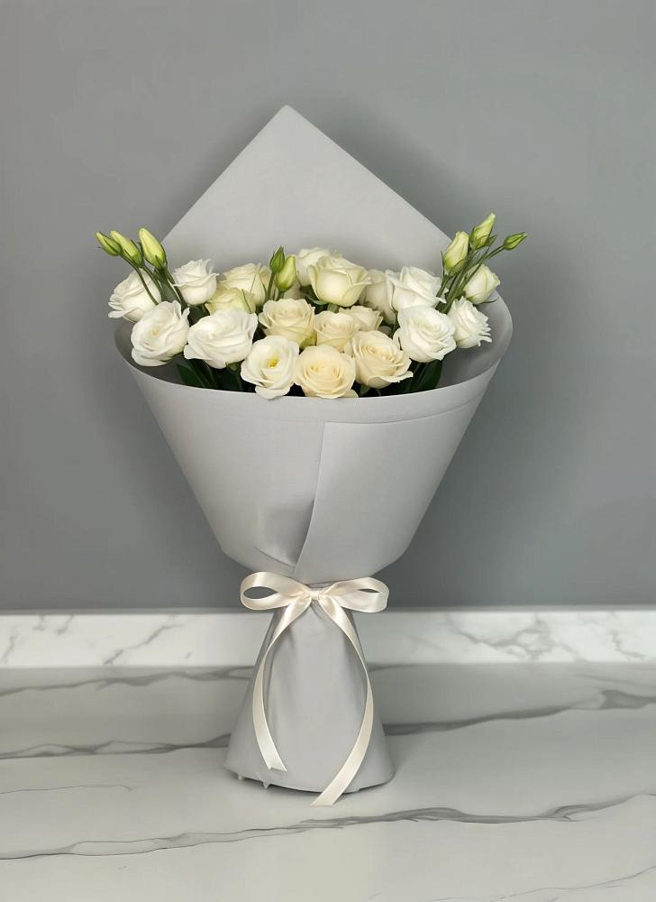 Букет цветов из: Розы и Лизиантусы в Зетеречный