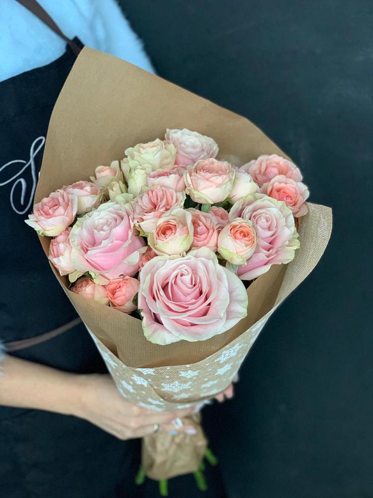 Букет цветов из: Хризантемы и Розы в Зетеречный