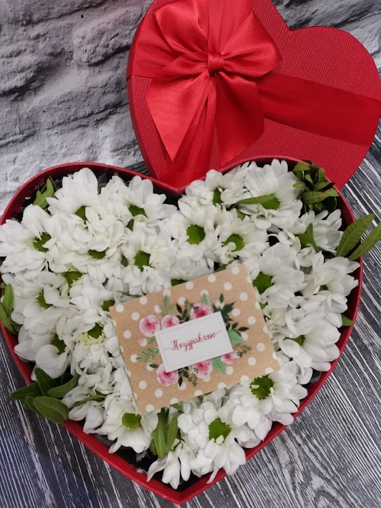 Цветочная композиция из Хризантемы в виде сердца в Зетеречный