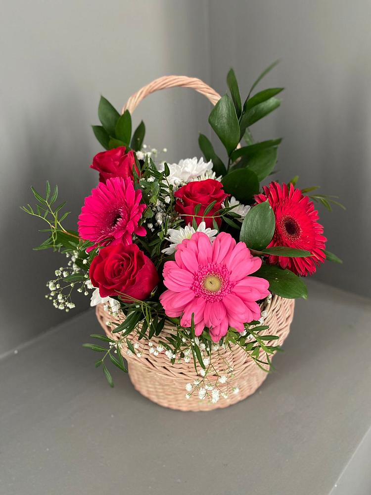 Цветочная композиция из Розы, Хризантемы и Герберы в корзине в Зетеречный