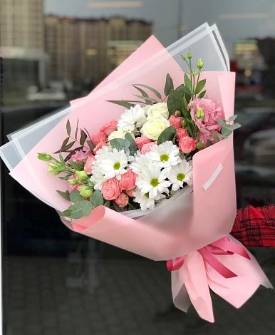 Букет цветов из: Розы, Лизиантусы и Хризантемы в Зетеречный