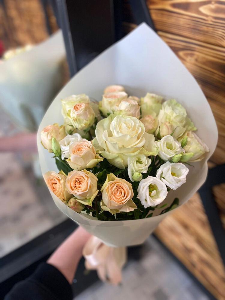 Букет цветов из: Розы и Лизиантусы в Зетеречный